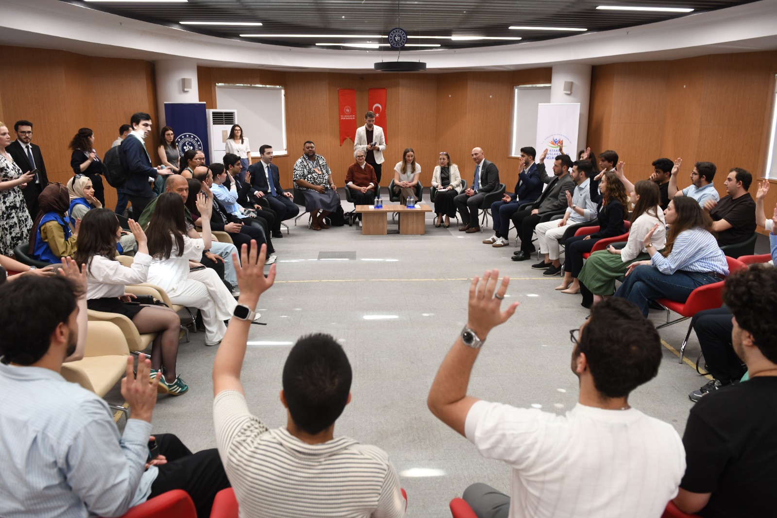 COP31 Youth Champion Higgins Meets with Climate Envoys in Türkiye
