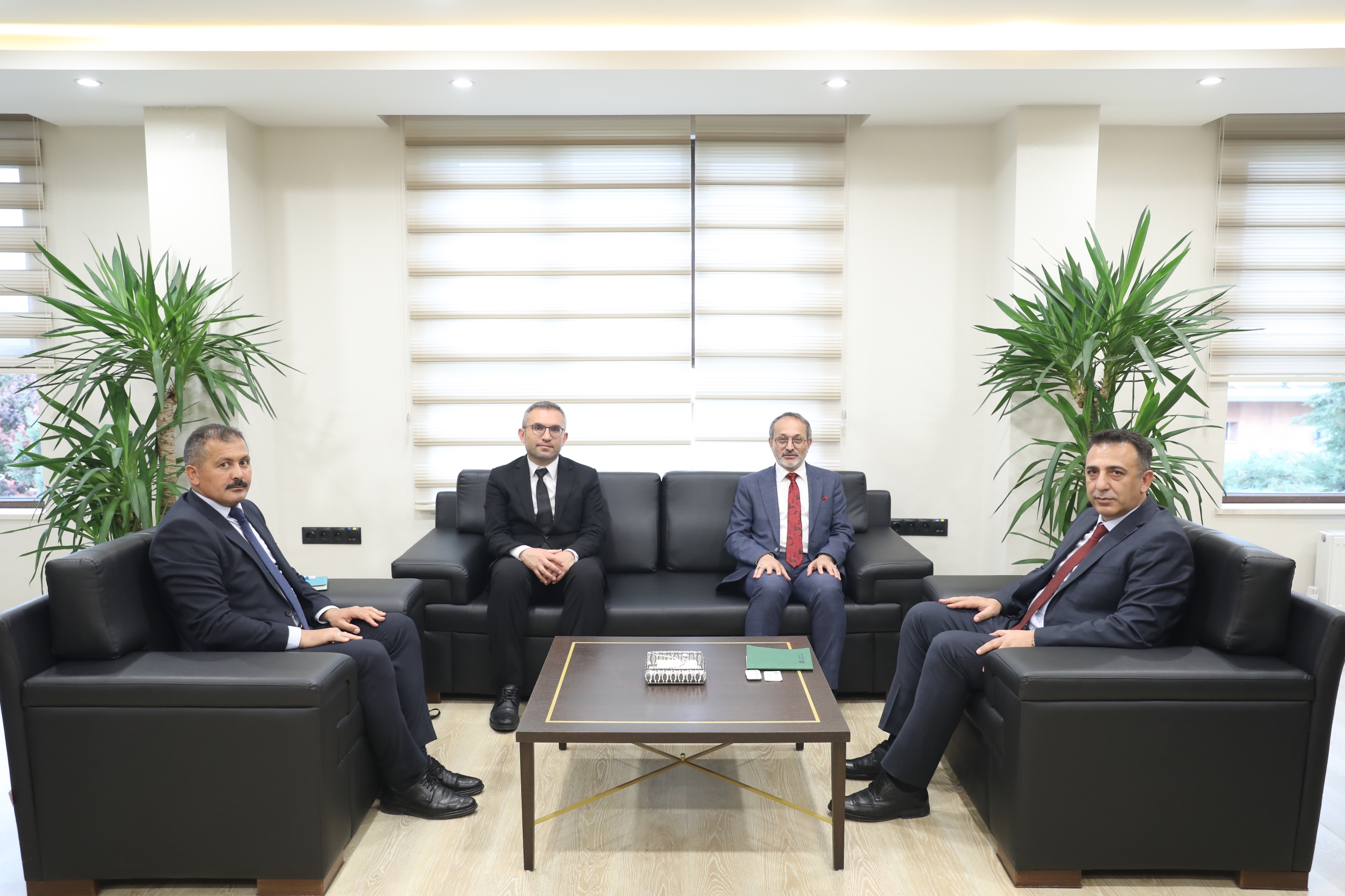 Director of Climate Change Prof. Halil Hasar meets with Bingöl University Rector Prof. Erdal Çelik and his accompanying delegation