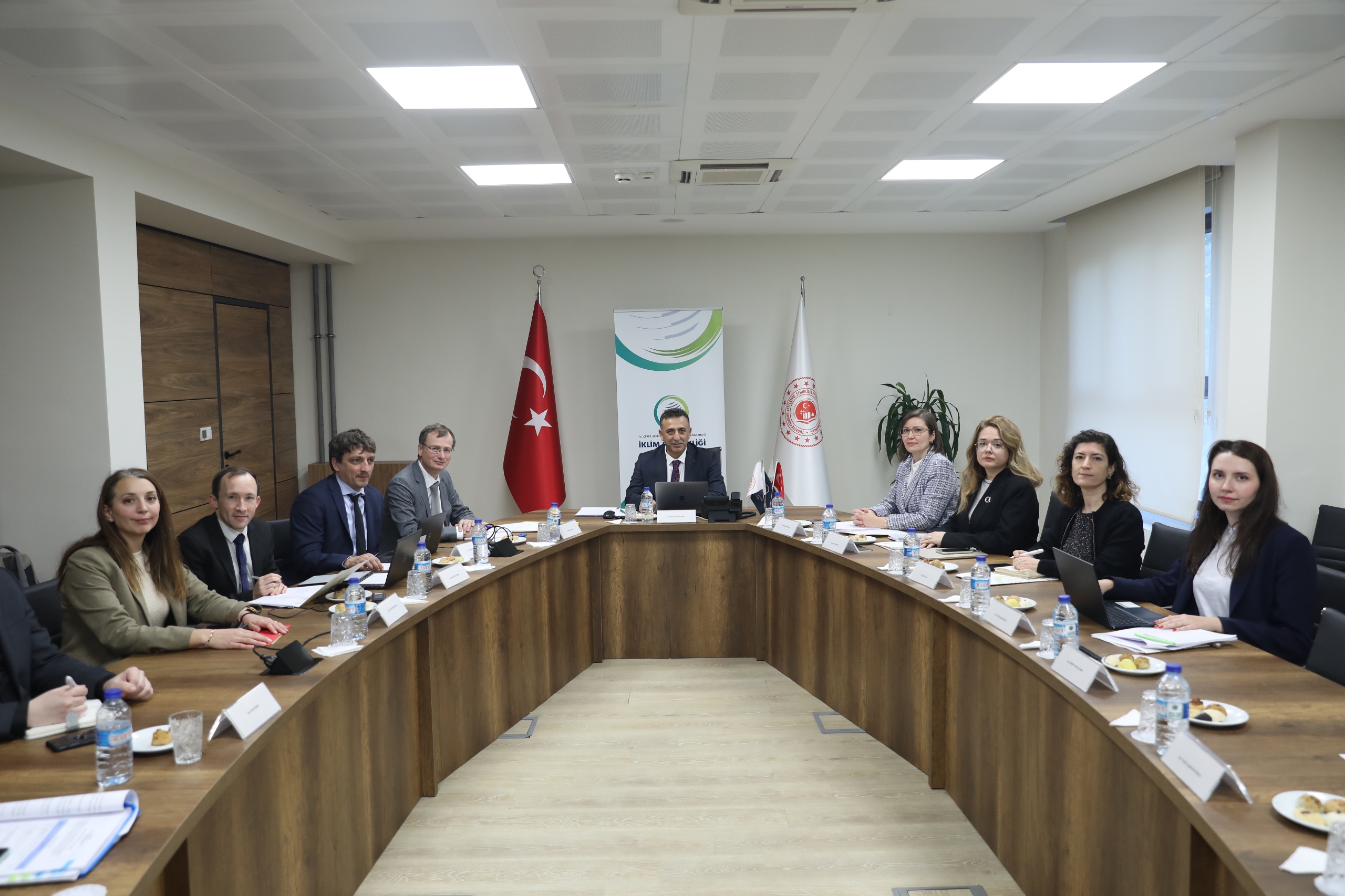 Director of Climate Change Hasar Receives OECD Delegation