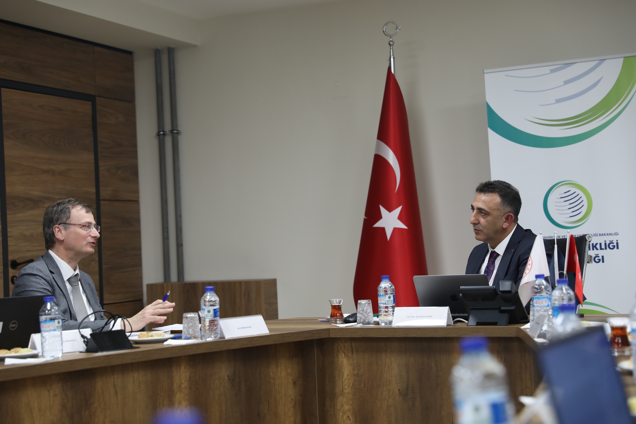 Director of Climate Change Hasar Receives OECD Delegation