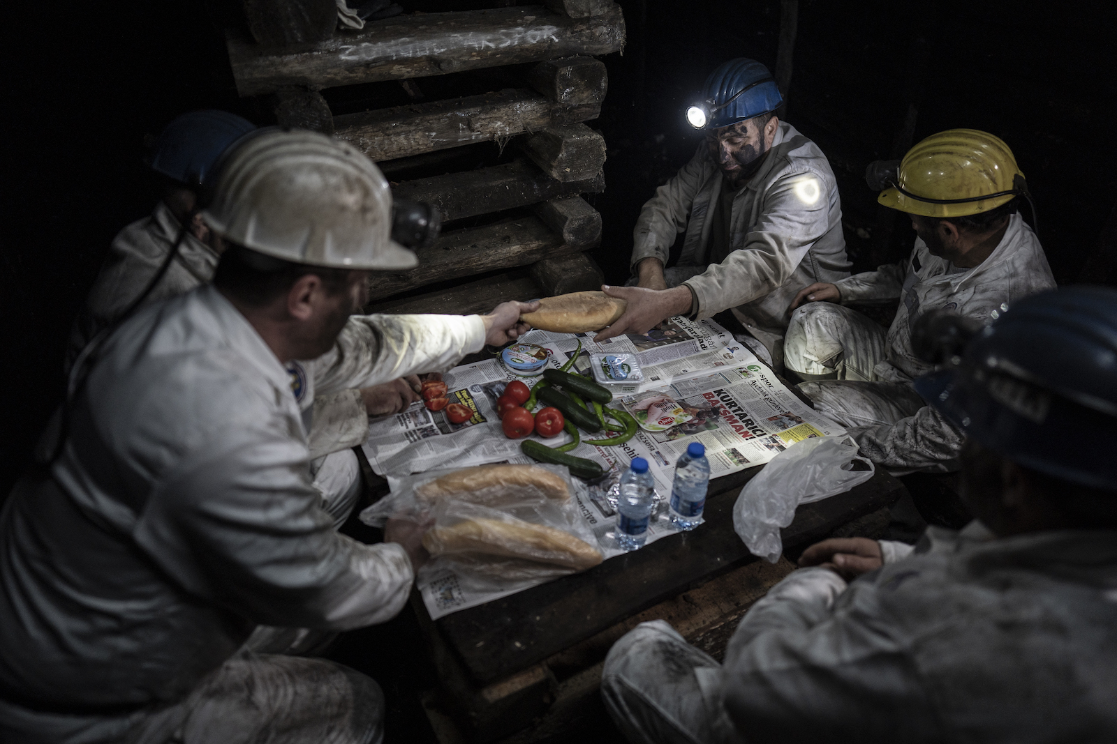 Hasar, Director of Climate Change, Takes Part in AA’s “Photos of the Year” Voting