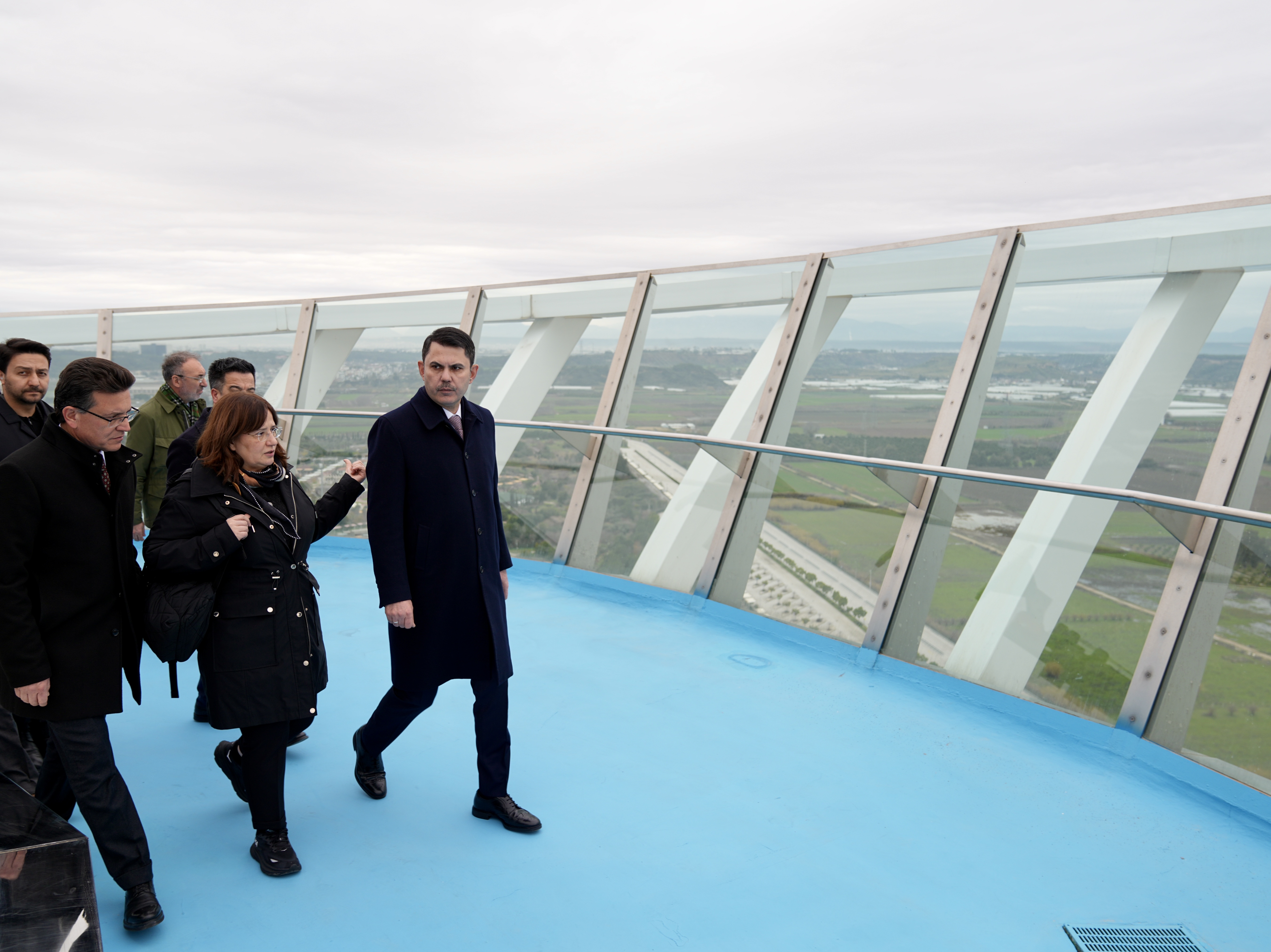 Bakan Kurum, COP alanında incelemelerde bulundu