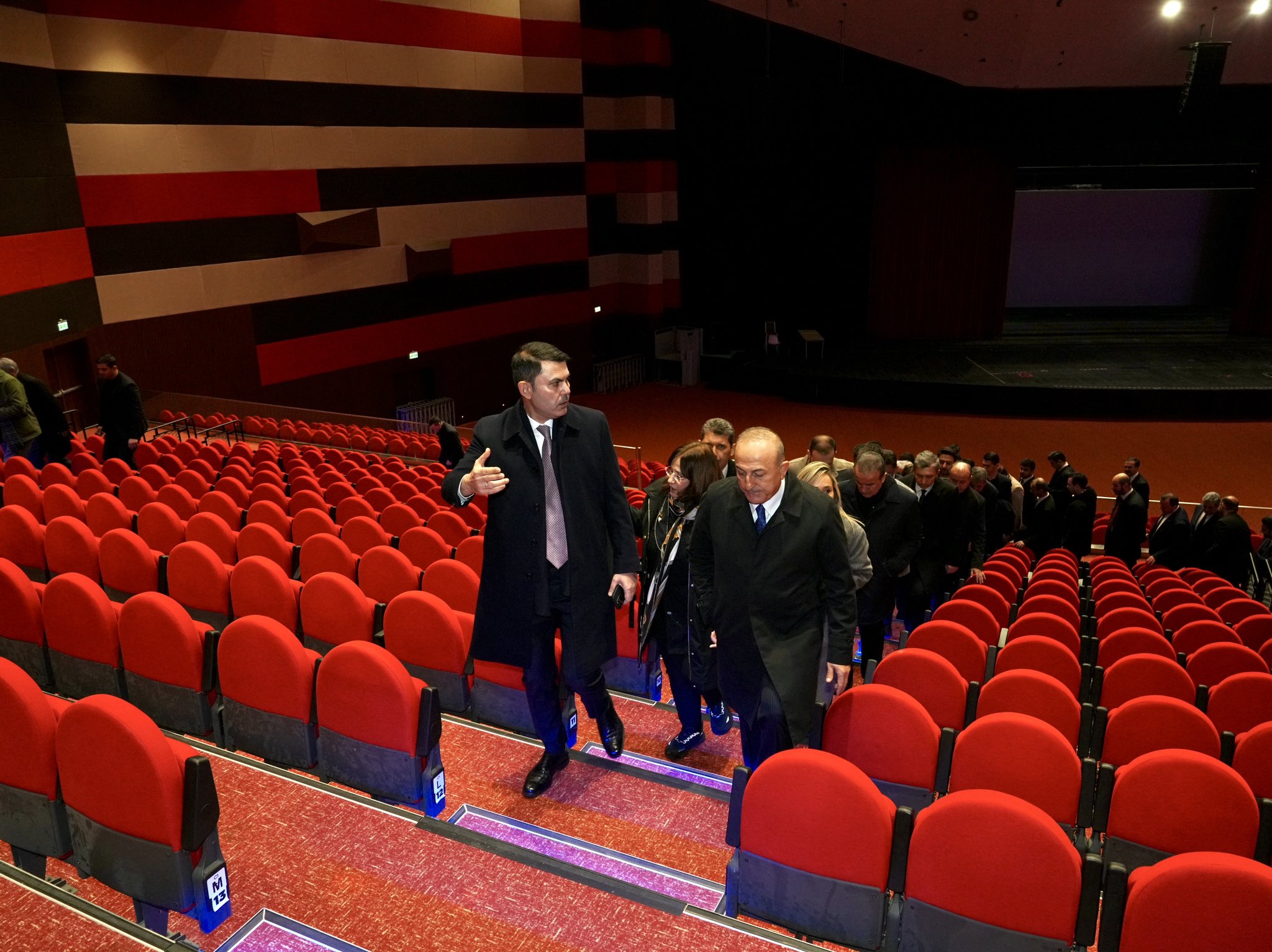 Bakan Kurum, COP alanında incelemelerde bulundu