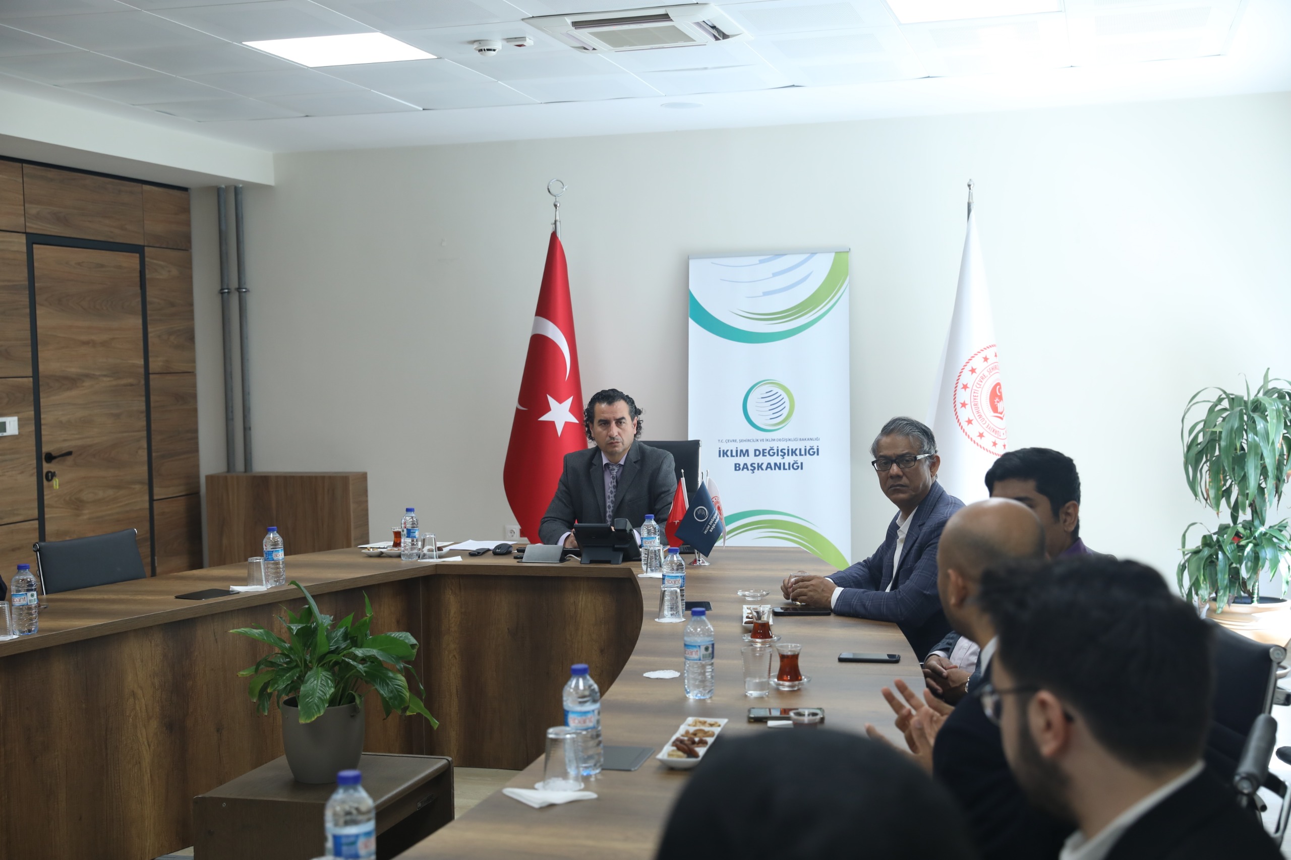 Bangladeş Heyeti Başkanlığımıza, “İklim Dirençliliği ve Sürdürülebilir Kentsel Altyapı İçin Katılımcı Planlama” eğitim programı kapsamında bir çalışma ziyareti gerçekleştirdi