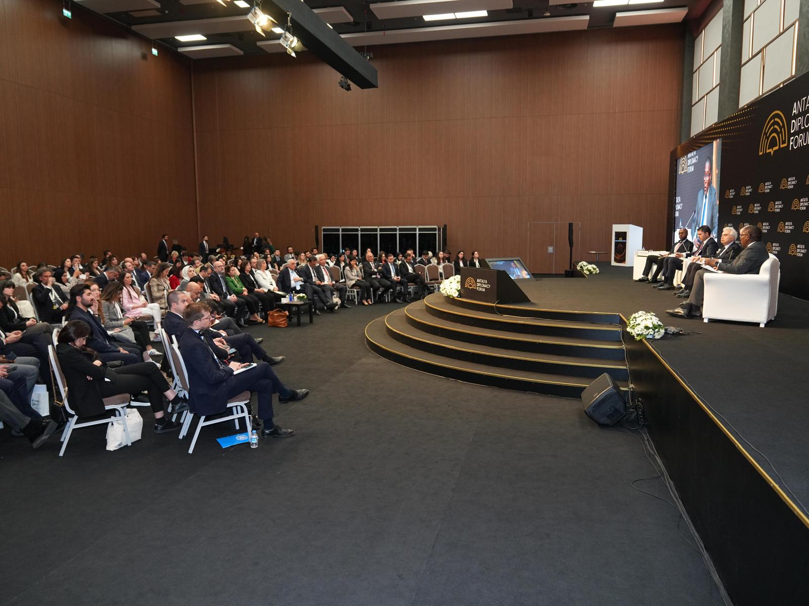 Çevre, Şehircilik ve İklim Değişikliği Bakanı Kurum, Antalya Diplomasi Forumu’na Katıldı