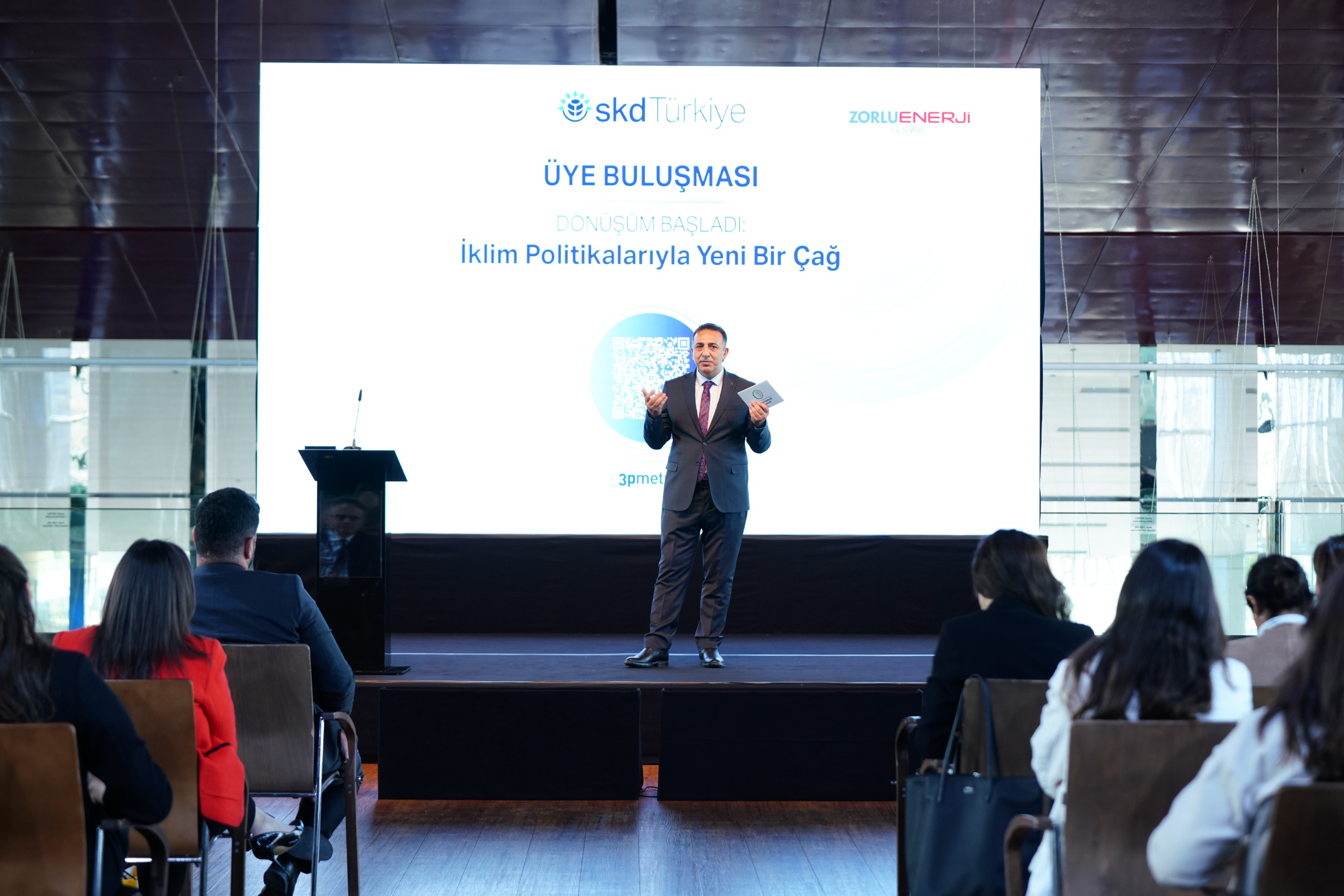 İklim Değişikliği Başkanı Hasar, ‘İklim Politikalarıyla Yeni Bir Çağ’ panelinin açış konuşmasını yaptı