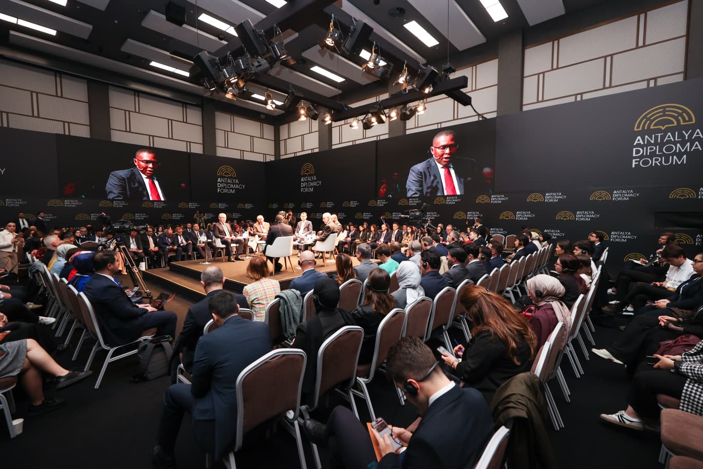 İklim Değişikliği Başkanı Hasar, Antalya Diplomasi Forumuna katıldı