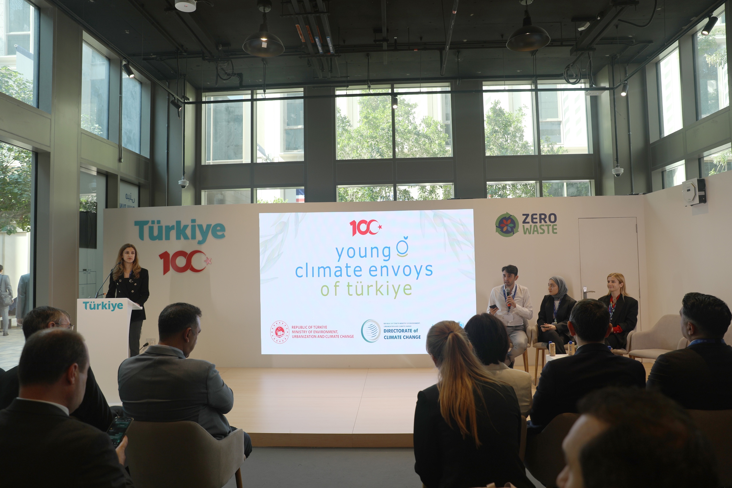 İklim Elçilerimiz COP28 pavilyonumuzda panel düzenledi