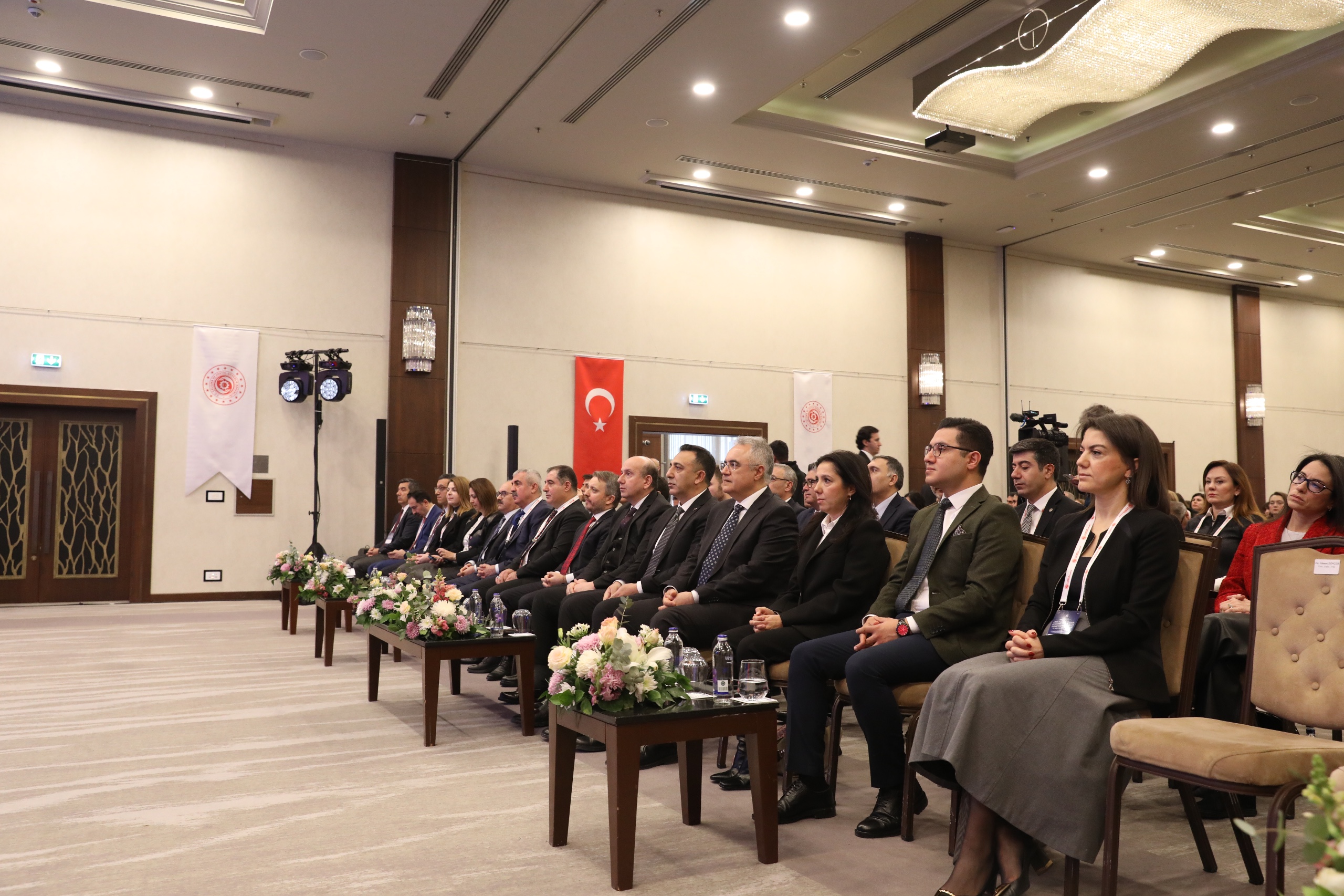 “İklim politikalarını, insanı merkeze alan kapsayıcı ve adil bir perspektifle ele almak zorundayız”