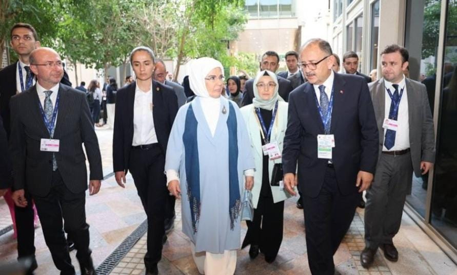 Sayın Emine Erdoğan Birleşmiş Milletler İklim Değişikliği Çerçeve Sözleşmesi Taraflar Konferansı vesilesiyle Dubai Expo City’de Bakanlığımızın stant alanını ziyaret etti.