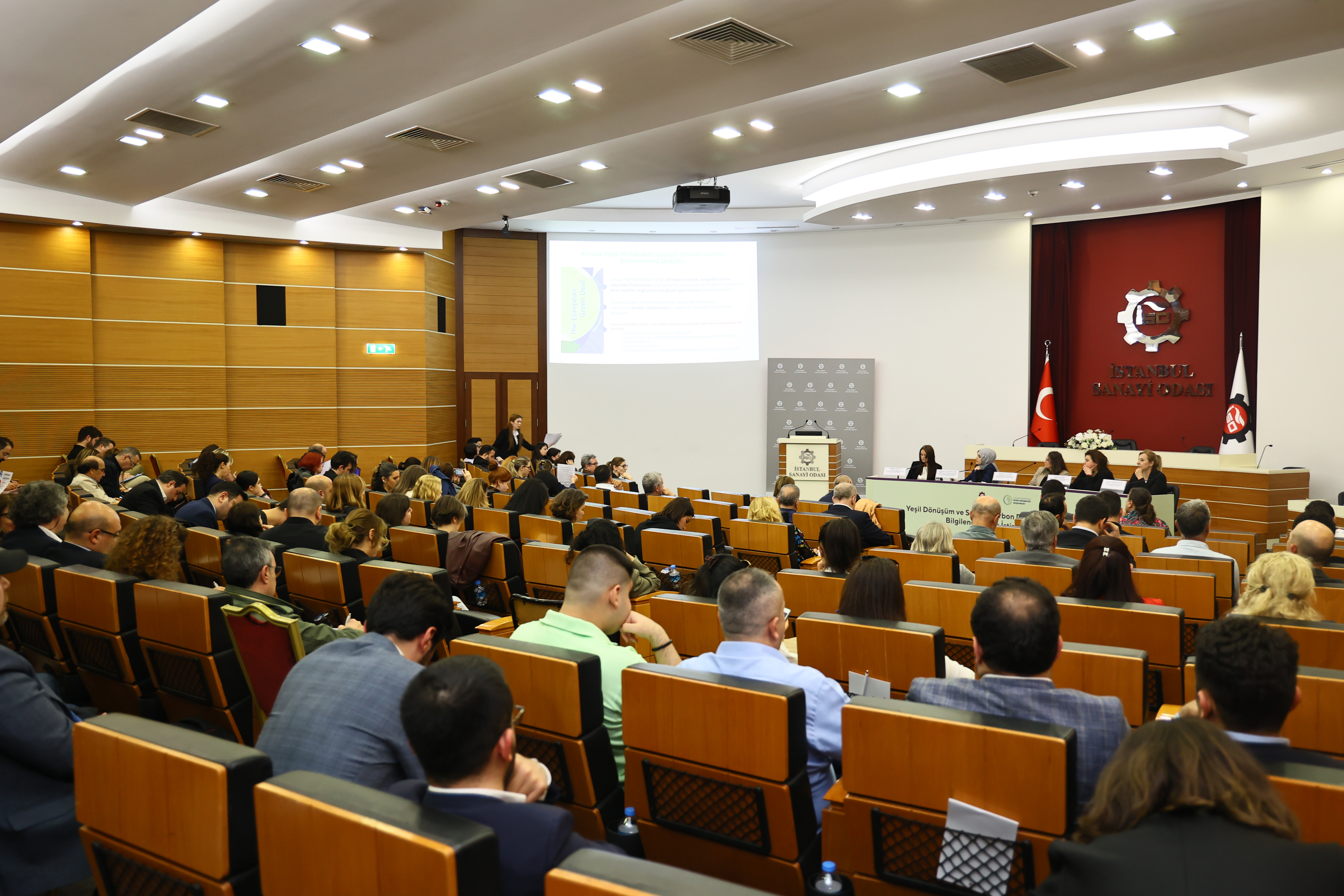 Yeşil Dönüşüm ve SKDM Bilgilendirme ve İstişare Toplantıları İstanbul Sanayi Odası’nda gerçekleştirildi